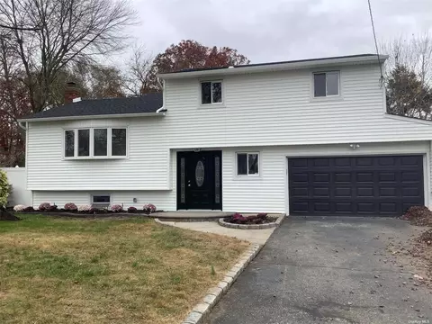 17 Holiday Park Dr, Centereach, NY 11720