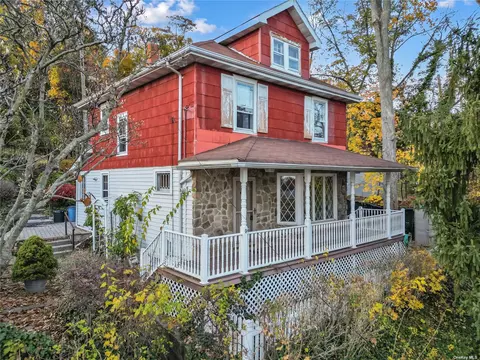 827 Richmond Rd, Staten Island, NY 10304
