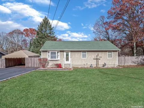 51 Clover Ave, Farmingville, NY 11738