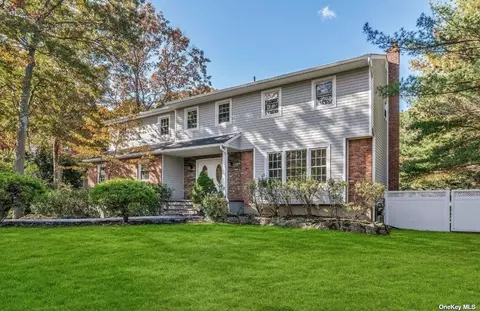 63 Randolph Dr, Dix Hills, NY 11746