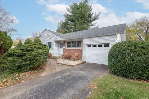 10 Carlson Ln, East Northport, NY 11731