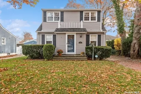 1791 Hanover Pl, Merrick, NY 11566