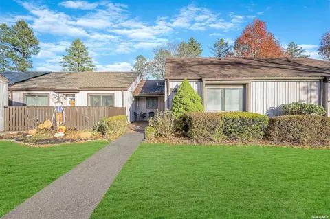 7 Strathmore Gate Dr #7, Stony Brook, NY 11790