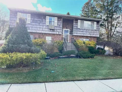 129 Jeatom Ln, Amityville, NY 11701