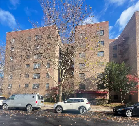 29-09 137th St #4L, Flushing, NY 11354
