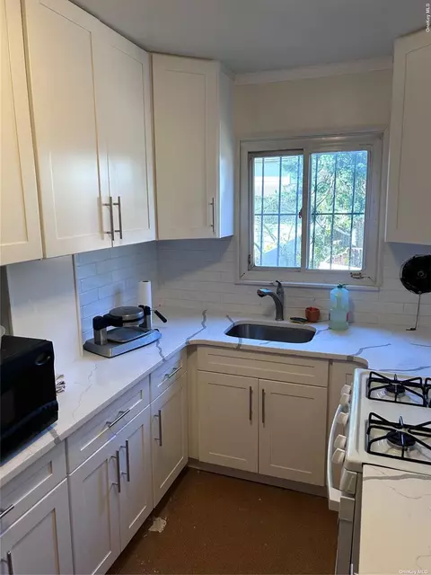 178-21 Zoller Rd, Jamaica, NY 11434