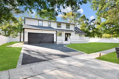 26 Jefferson Ave, Northport, NY 11768