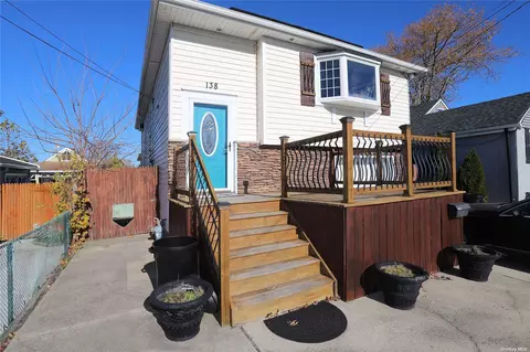138 W Santa Barbara Rd, Lindenhurst, NY 11757