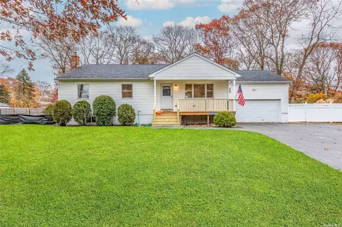 293 Cypress Dr, Mastic Beach, NY 11951