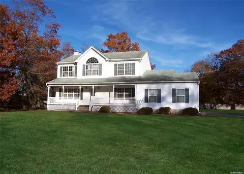 1 Vintage Ct, Middle Island, NY 11953