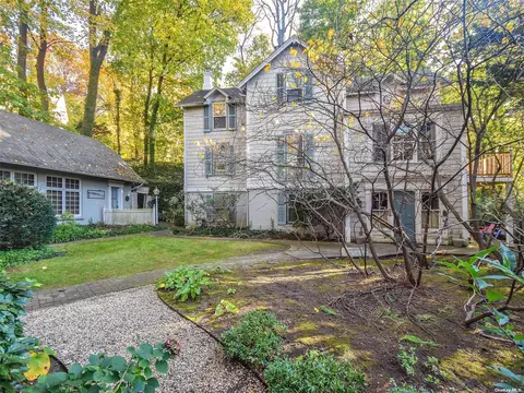 299 Prospect Ave, Sea Cliff, NY 11579