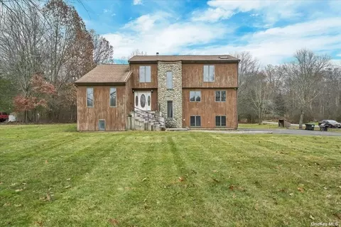 1 Lasser Ln, Salisbury Mills, NY 12577