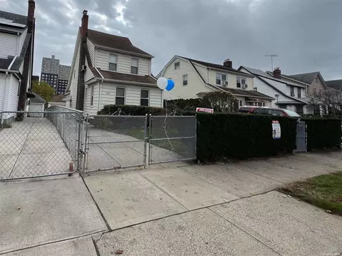 150-32 87th Rd, Jamaica Hills, NY 11432