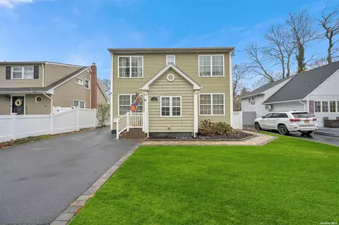 30 Andrew Ave, Islip Terrace, NY 11752