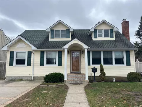 5 Washington Ave, Hicksville, NY 11801