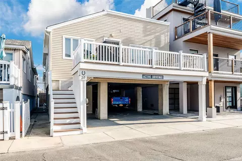 28 Delaware Ave, Long Beach, NY 11561