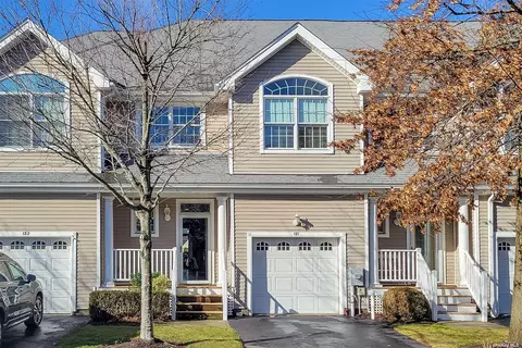 121 Blair Rd, East Setauket, NY 11733