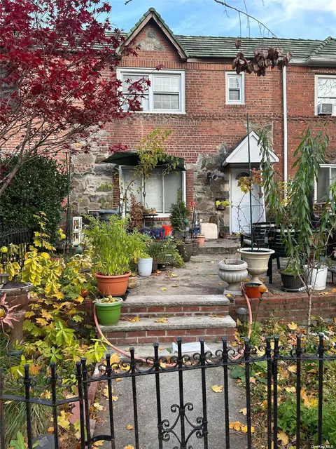 50-39 61st St, Woodside, NY 11377