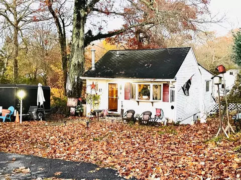 87 Upton Dr, Sound Beach, NY 11789