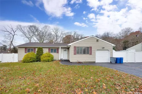 18 American Ave, Coram, NY 11727