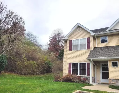 134 Morley Cir #134, Melville, NY 11747