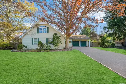 15 Plymouth Rd, Hauppauge, NY 11788