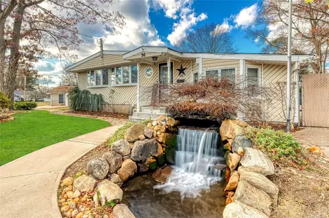 94 Samuel St, Ronkonkoma, NY 11779
