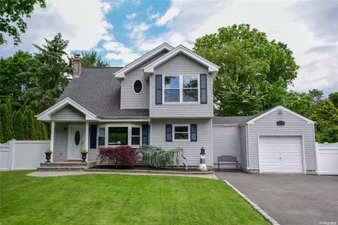 289 Lower Rocky Point Rd, Miller Place, NY 11764