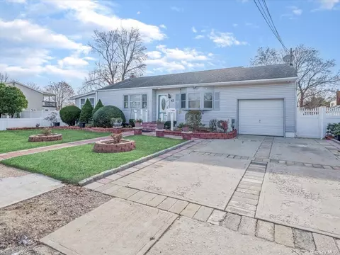 42 Clarke St, Brentwood, NY 11717