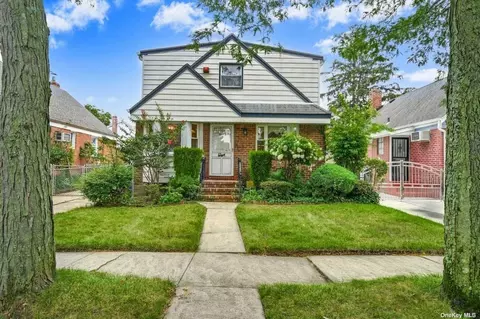 80-27 258th St, Floral Park, NY 11004