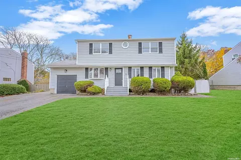 6 Salem Ln, Selden, NY 11784