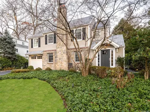 42 Oxford Rd, Manhasset, NY 11030