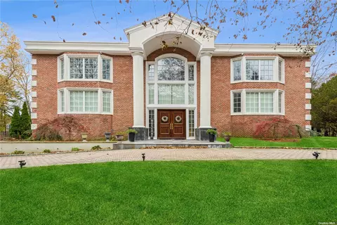 3 Parsons Dr, Dix Hills, NY 11746