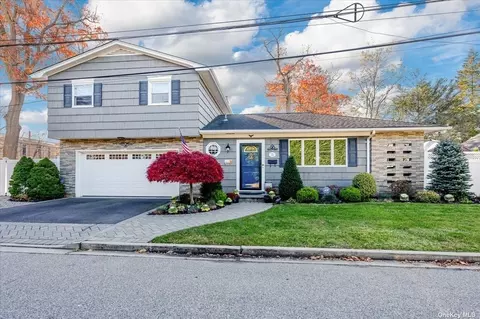 70 Grove St, Massapequa, NY 11758