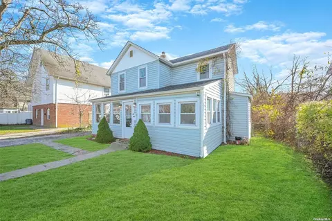 60 Swezey St, Patchogue, NY 11772 photo 1