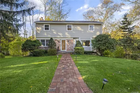29 Northwood Cir, Huntington, NY 11743