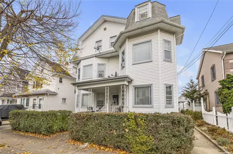 218 Lincoln Ave, Mineola, NY 11501