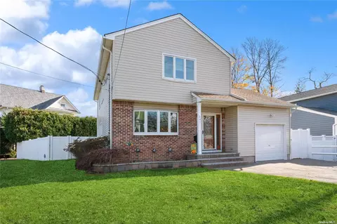 147 Oakview Ave, Farmingdale, NY 11735