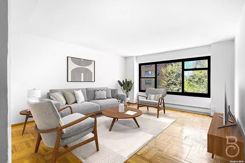 21-41 34th Ave #5D, Astoria, NY 11106