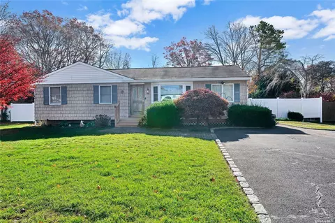 232 Babylon St, Islip Terrace, NY 11752