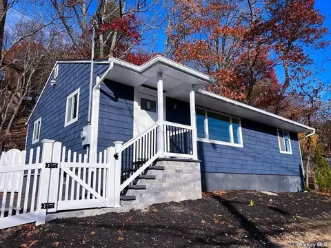 373 E Main St, Centerport, NY 11721
