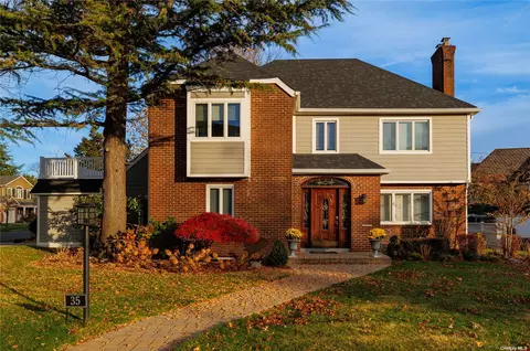 35 Oakdale Rd, Rockville Centre, NY 11570