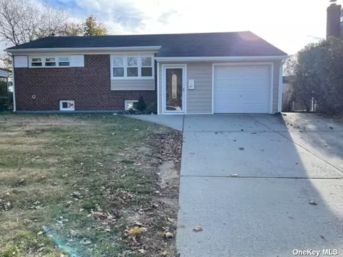 51 Flower Rd, Valley Stream, NY 11581