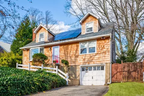 109 Woolsey St, Huntington, NY 11743