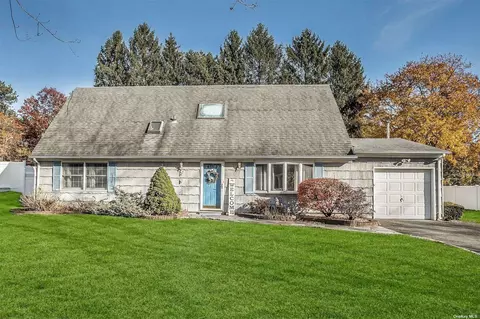 129 N Shenandoah Blvd, Nesconset, NY 11767