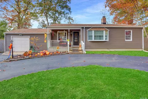 28 Forest Ave, Lake Grove, NY 11755