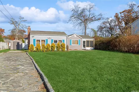 101 Trafalgar Dr, Shirley, NY 11967