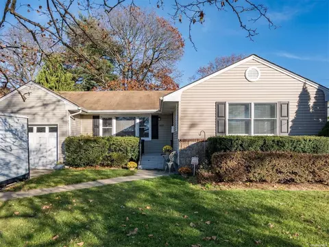 1197 E Meadow Rd, Merrick, NY 11566
