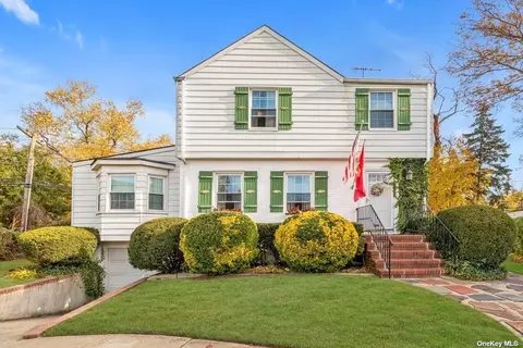 1 Garland Ln, Valley Stream, NY 11581