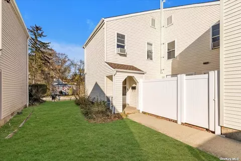 110 Lowndes Ave #B, Huntington Station, NY 11746